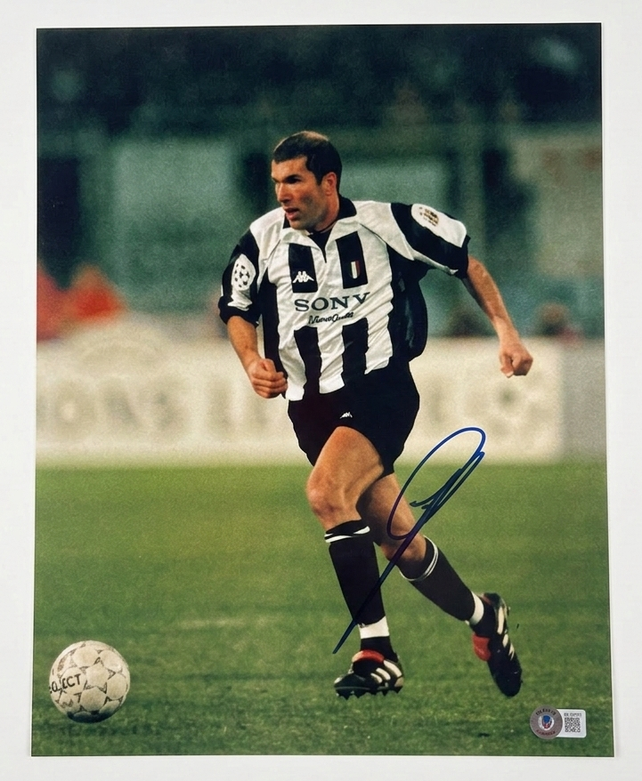 Zinedine Zidane Signed Juventus 12x16 Photo