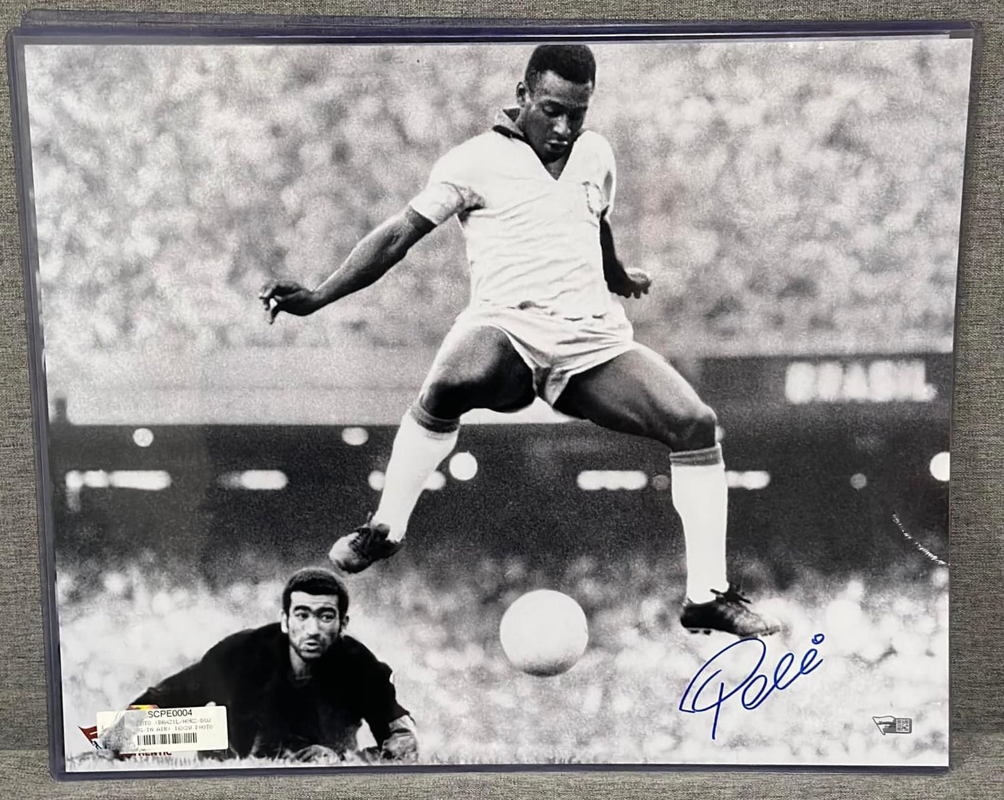 Pelé Signed 16x20 Photo – Iconic Black & White Image - Fanatics Authenticated