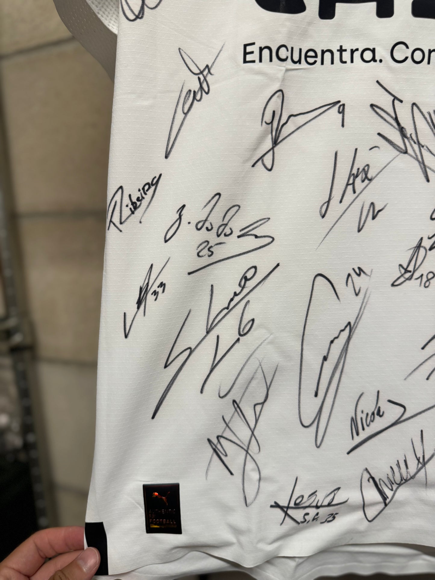 Valencia CF Team-Signed Jersey – MatchWornShirt Authenticated