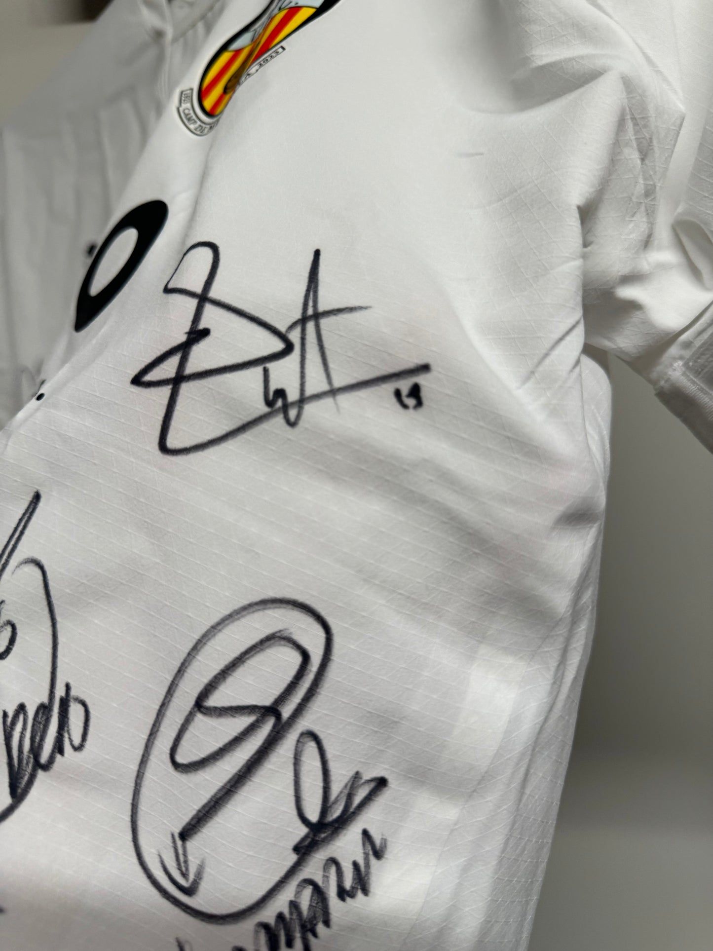 Valencia CF Team-Signed Jersey – MatchWornShirt Authenticated