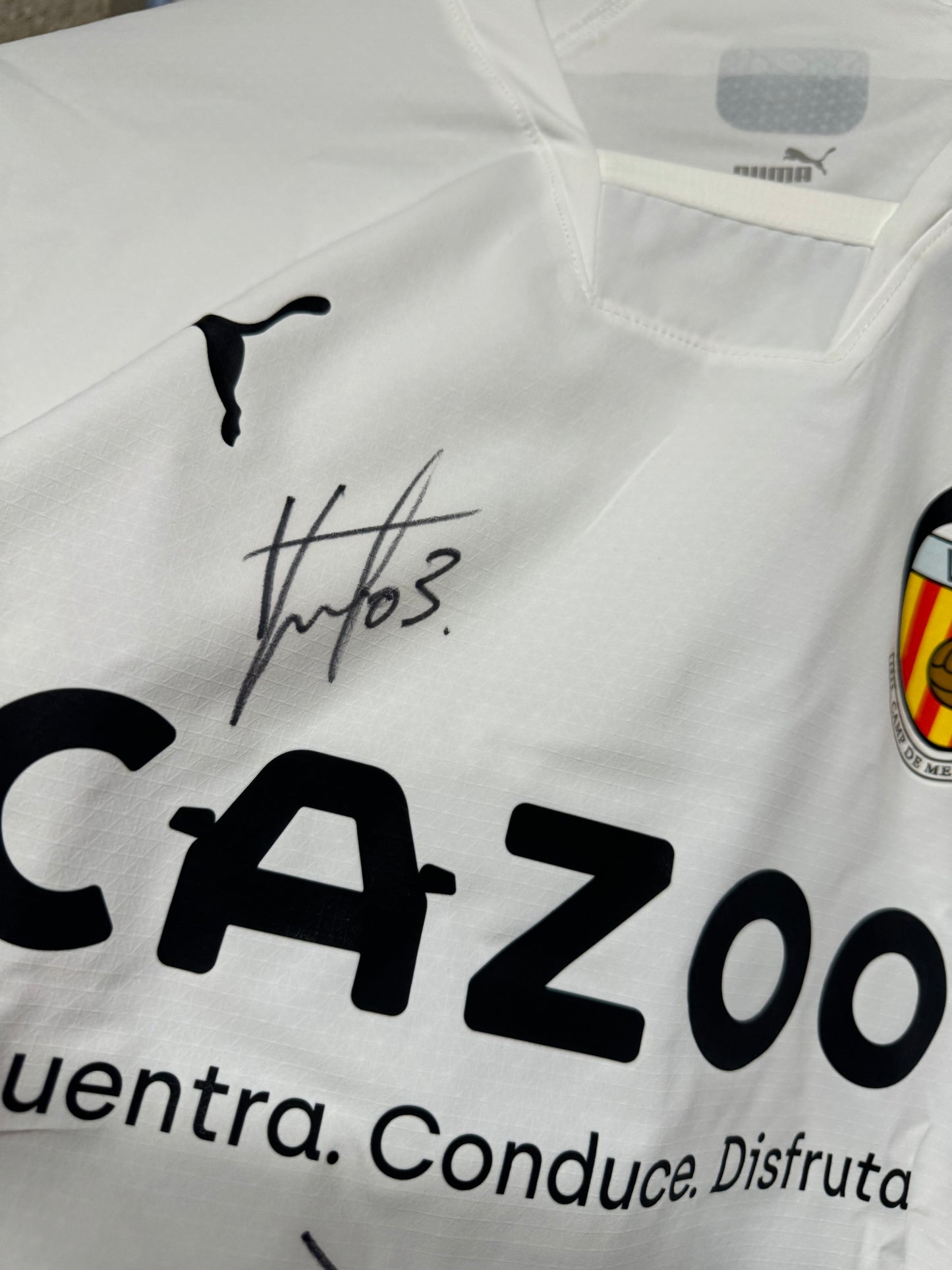 Valencia CF Team-Signed Jersey – MatchWornShirt Authenticated