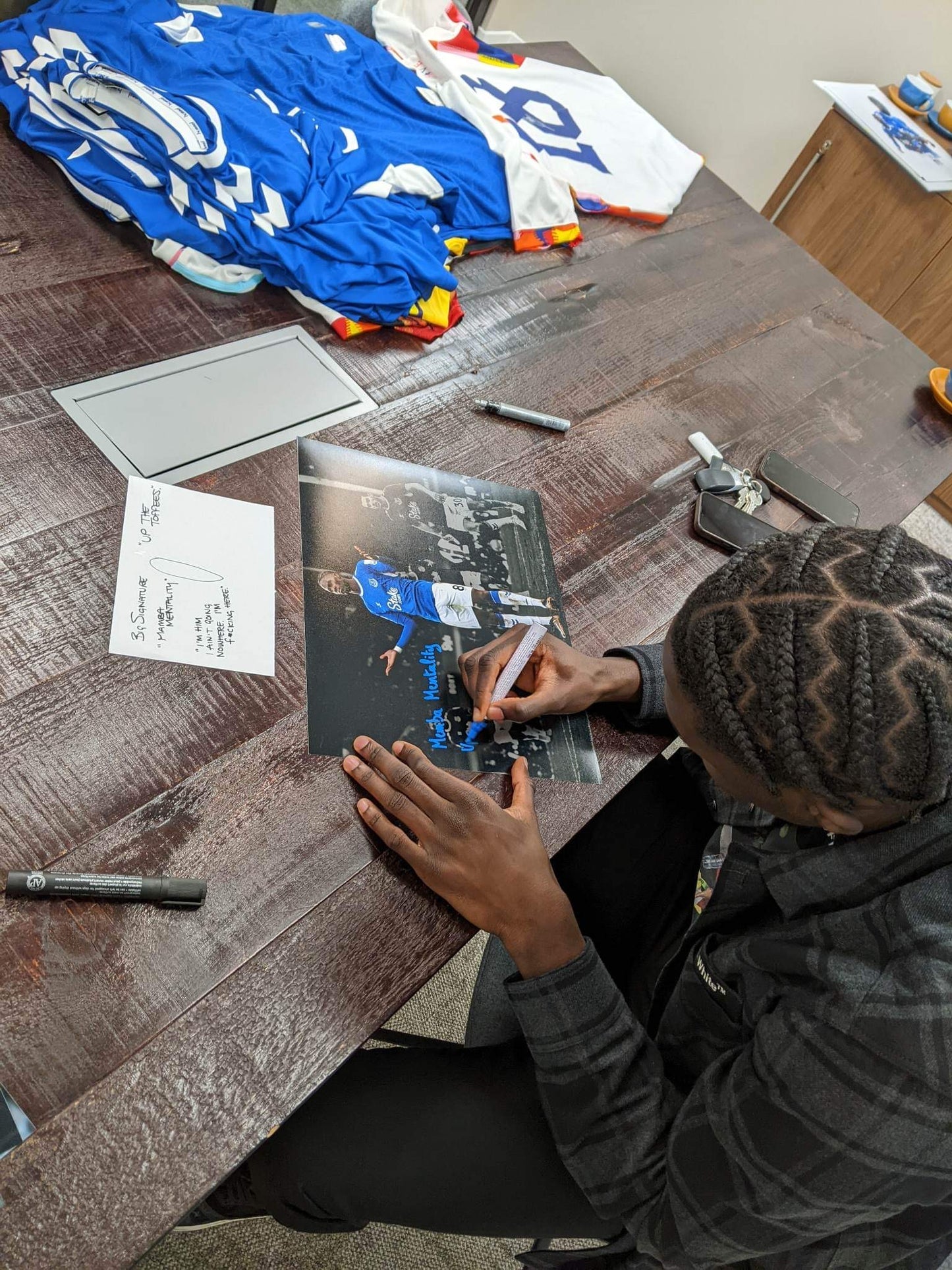 Amadou Onana Signed & Multi-Inscribed 16x20 Everton “Mamba Mentality” Photo
