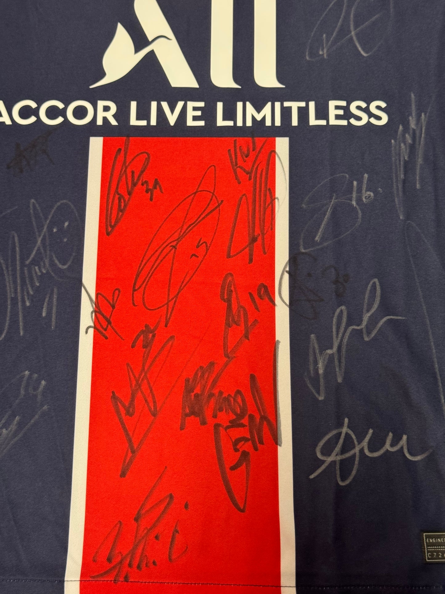 PSG 2020/21 Squad Signed Jersey – Includes Kylian Mbappé