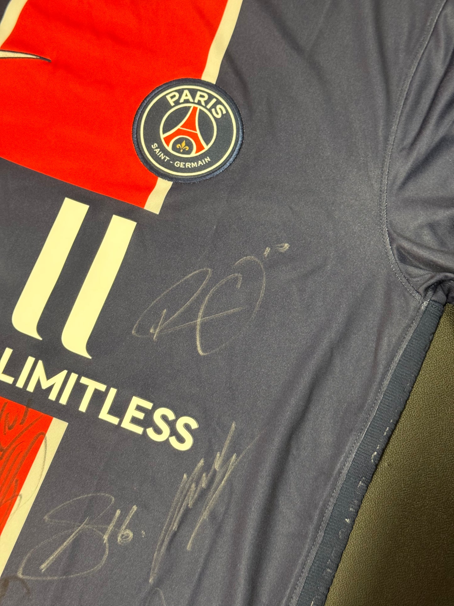 PSG 2020/21 Squad Signed Jersey – Includes Kylian Mbappé
