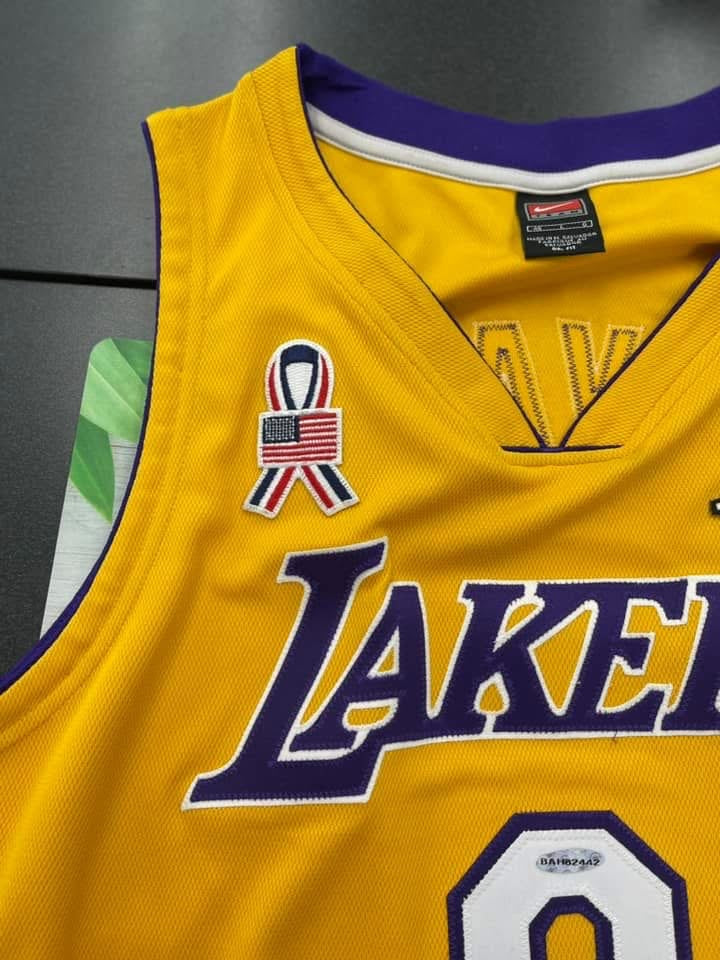 KOBE BRYANT SIGNED AUTHENTIC LAKERS GOLD JERSEY
