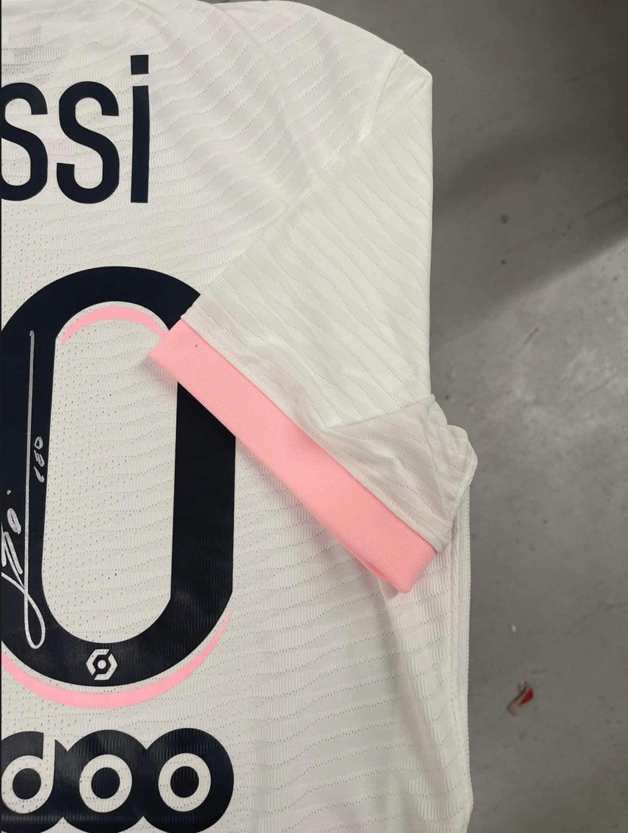 Lionel Messi Signed Player Issue PSG Jersey