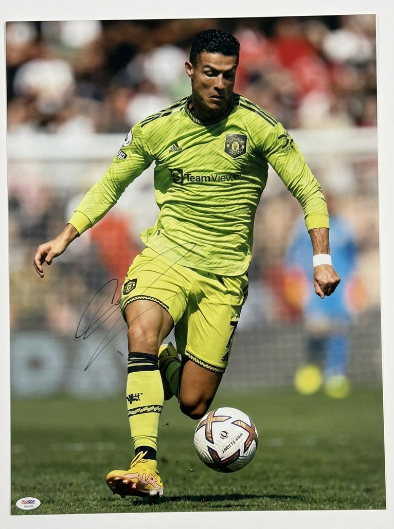 Cristiano Ronaldo Signed Manchester United 12x16 Photo (TCC Authenticated)