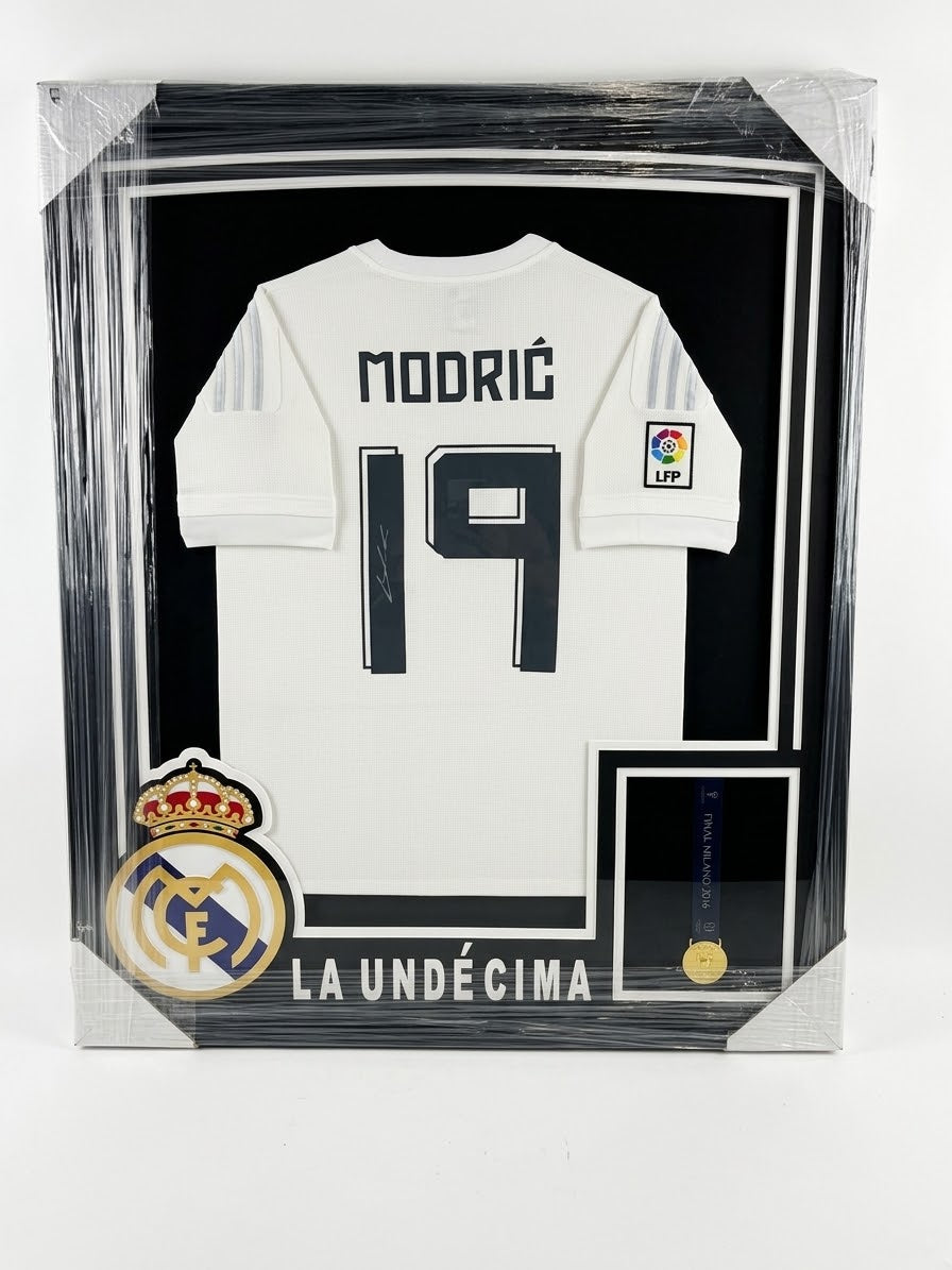 Luka Modric Signed Framed Real Madrid 2015/16 Jersey with Replica Champions League Medal