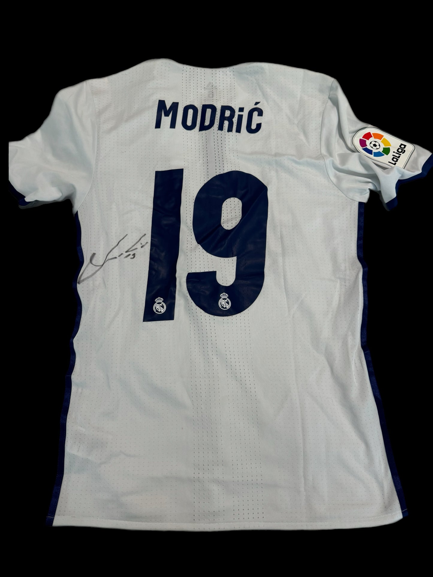 Luka Modrić Signed Real Madrid Jersey – 2016/17 Player Issue
