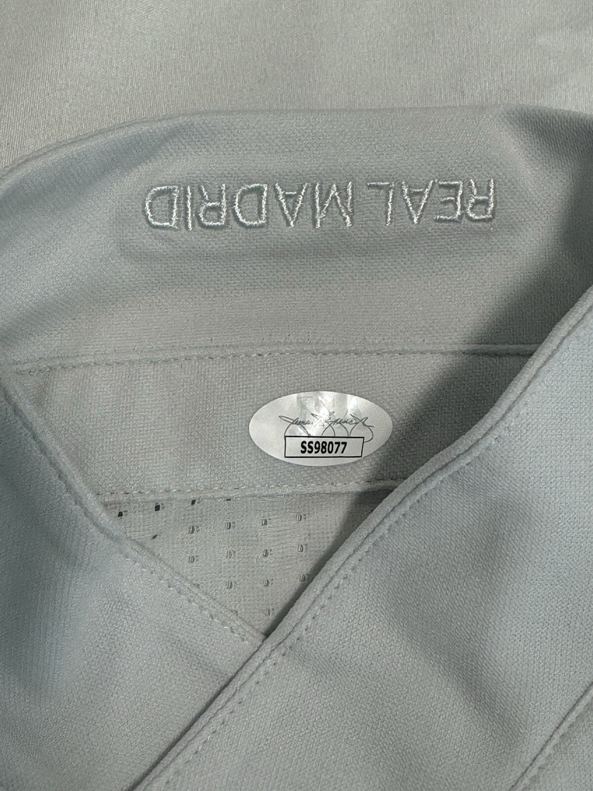 Luka Modrić Signed Real Madrid Jersey – 2016/17 Player Issue