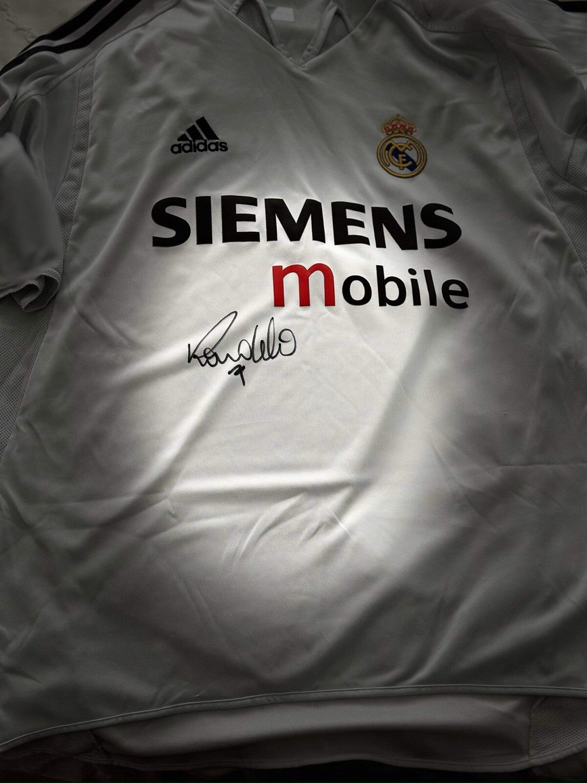 Ronaldo Nazario front signed Real Madrid jersey with Icons certificate